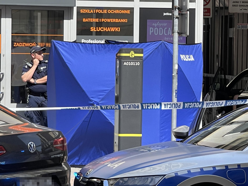 Tragedia w samym centrum Warszawy. Kobieta skoczyła z 9. piętra. Nie żyje