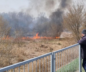 Gigantyczny pożar w Warszawie. Płomienie bardzo szybko się rozprzestrzeniają!