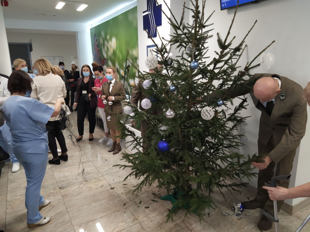 ZOBACZ ZDJĘCIA choinki ubranej w 2022 roku w Siedleckim Centrum Onkologii