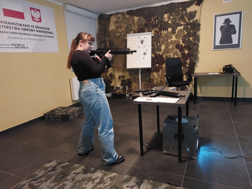 Wirtualna strzelnica w ZSEiU w Łaziskach Górnych