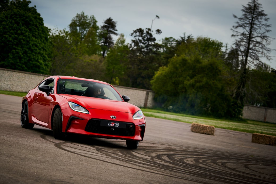 Nowa Toyota GR 86 na festiwalu prędkości w Goodwood