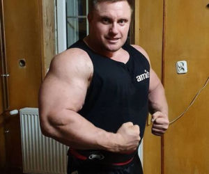 Krzysztof Radzikowski z Gogglebox TTV pokazał jak pije WÓDKĘ