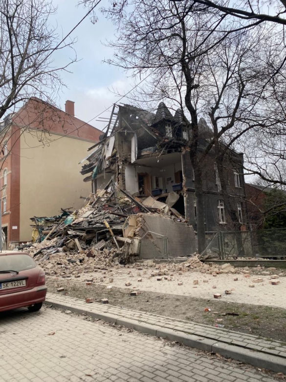 Mąż kościelnej został tymczasowo aresztowany. W wybuchu gazu kamienicy w Katowicach zginęła jego żona i córka 