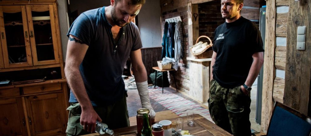 Wataha odc. 1. Adam „Grzywa” Grzywaczewski (Bartłomiej Topa), Wiktor Rebrow (Leszek Lichota)