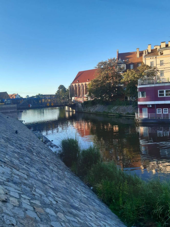 Ciało w Odrze we Wrocławiu. Makabryczne zgłoszenie nad ranem