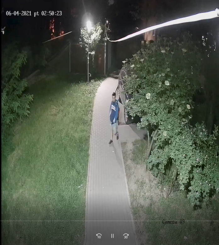 Złodziej działał pod osłoną nocy, po godzinie drugiej. 