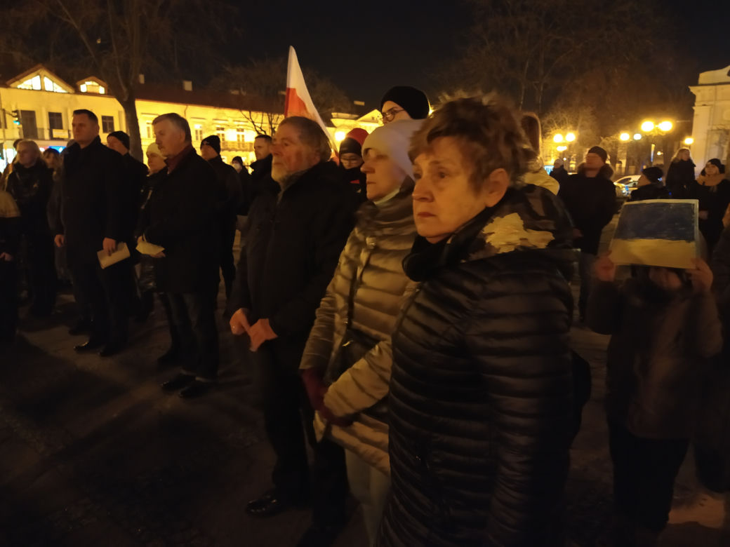 Siedlczanie okazali swoje poparcie dla Ukrainy w wojnie z Rosją – pokojowa demonstracja solidarnościowa w Siedlcach