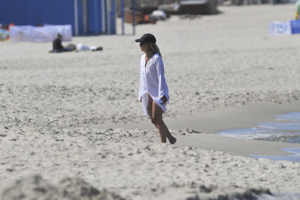 Marta Manowska na plaży w Juracie
