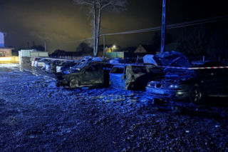 Siedem aut stanęło w ogniu na parkingu firmy transportowej