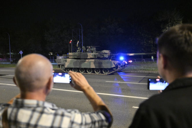 Nocna próba defilady wojskowej w Warszawie