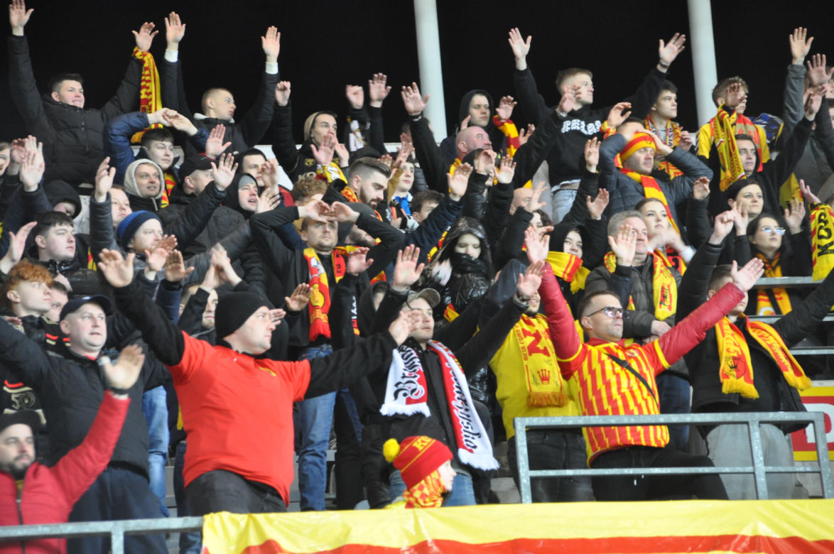 Korona Kielce - Legia Warszawa. Zdjęcia kibiców na Suzuki Arenie
