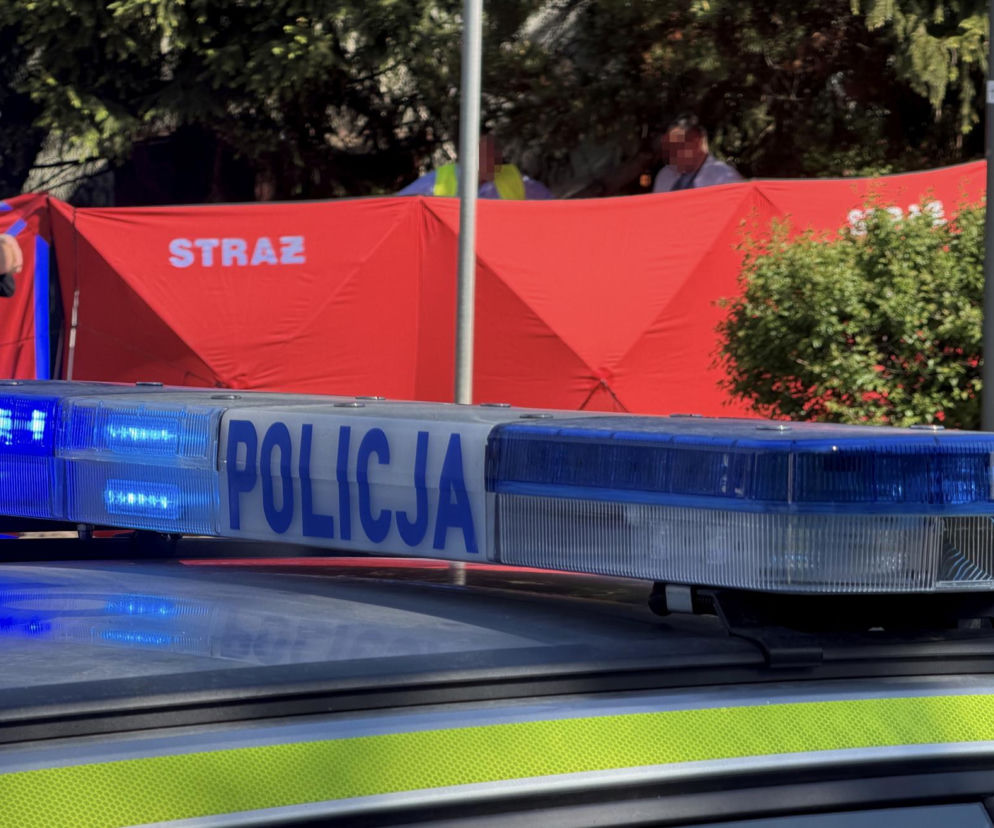 Tajemnicza śmierć na Bemowie. Służby od świtu blokowały skrzyżowanie