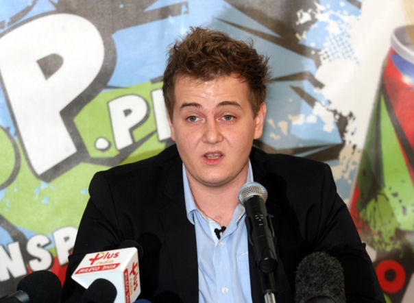 Brak aresztu, ucieczka i cichy list gończy. Król dopalaczy nie trafił do więzienia. Dawid Bratko poszukiwany