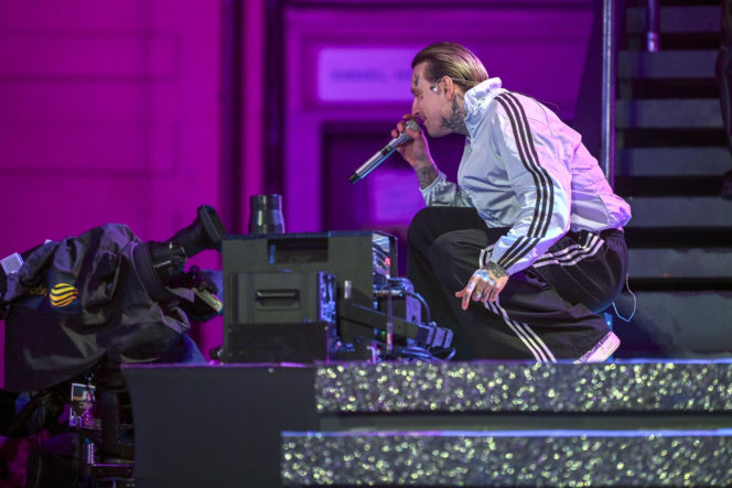 Smolasty i jego była dziewczyna razem na scenie. Fani nie gryźli się w język po ich występie