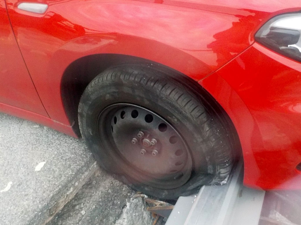 Pijany kierowca ubera roztrzaskał auto
