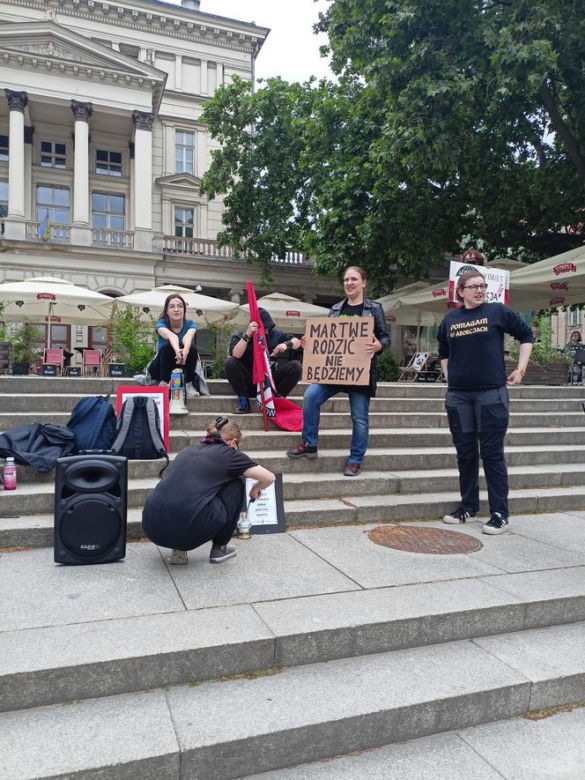 Protesty "Ani Jednej Więcej!" w całej Polsce. Kobiety wyszły na ulice po śmierci Doroty