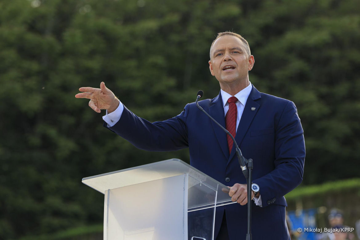 Prezydent RP Karol Nawrocki i pierwsza dama Marta Nawrocka podczas polowej mszy świętej na Polskim Cmentarzu Wojennym pod Monte Cassino