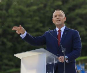 Prezydent RP Karol Nawrocki i pierwsza dama Marta Nawrocka podczas polowej mszy świętej na Polskim Cmentarzu Wojennym pod Monte Cassino