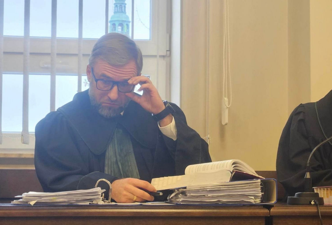 Początek procesu adwokata z Łodzi. Zszokował słowami o "trumnie na kółkach"