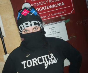 Nie mogą chodzić na mecze, ale wciąż zajmują się pomaganiem. Dziewczyny z Torcida Girls tym razem wsparły ogrzewalnę dla bezdomnych [ZDJĘCIA]