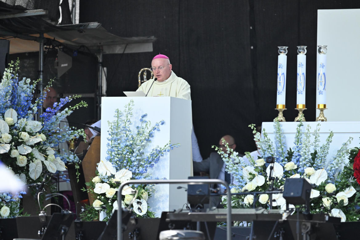 Poświęcenie pomnika Matki Boskiej w Konotopiu