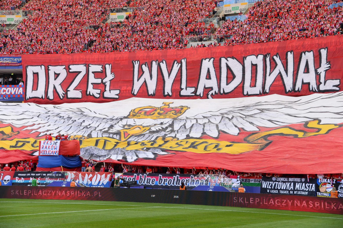 Karol Nawrocki wśród kibiców. Tak wyglądał na meczu