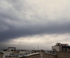 Czarny deszcz spadł w Iranie! Słońce zniknęło