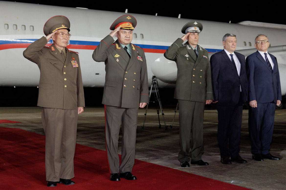 Kim rozwinął czerwony dywan dla Putina