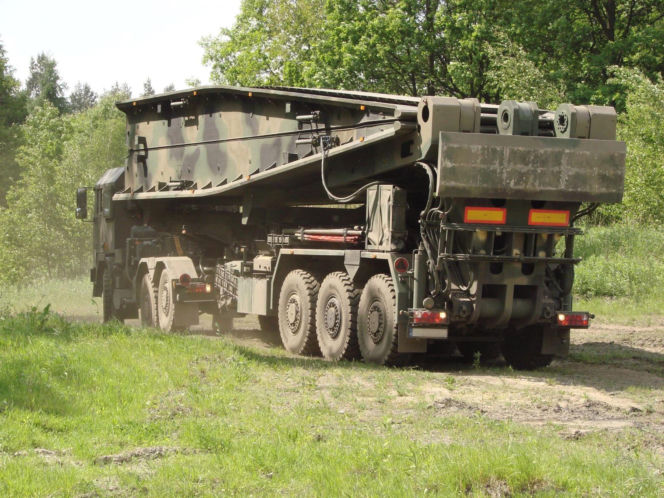 Kolejna Daglezja MS-20 odebrana. Wojsko polskie z nowym mostem towarzyszącym