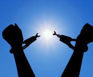 Czy handel ludźmi nas dotyczy? Lubelscy uczniowie mogą zmierzyć się w konkursie plastycznym