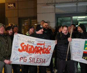 Górnicy PG Silesia wyjechali na powierzchnię po zakończeniu podziemnego protestu