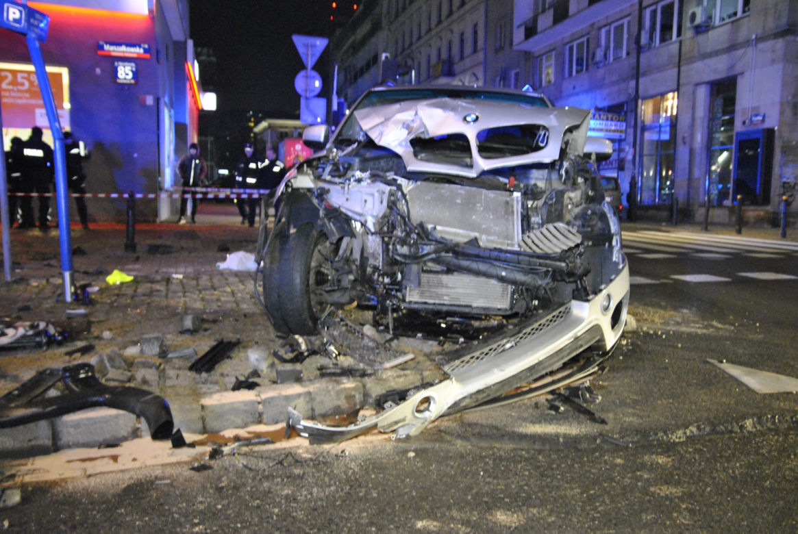 Zderzenie BMW z taksówką na Marszałkowskiej