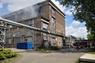Duży pożar sortowni śmieci w Poznaniu. Dym było widać z daleka [ZDJĘCIA]