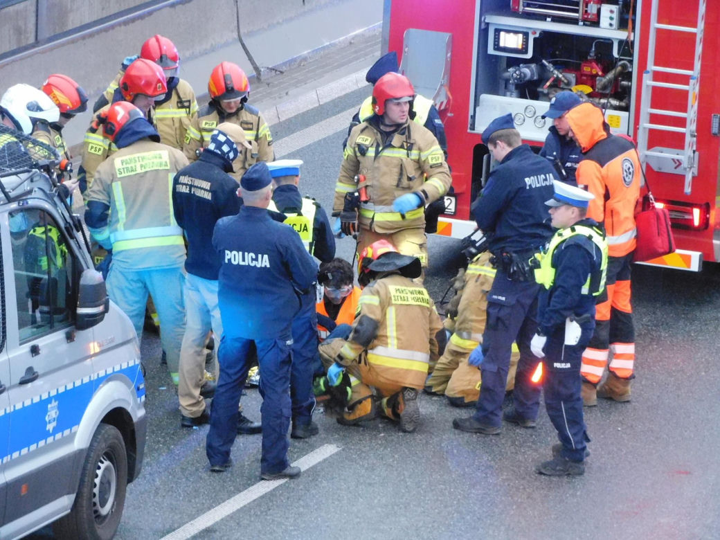 Ostatnie Pokolenie przykleiło się do jezdni na S8. Strażacy musieli skuć asfalt