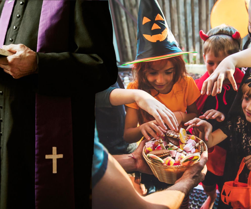 Ksiądz trzyma Biblię. Obok na zdjęciu dzieci w kostiumach zbierają słodycze. O opinii Kościoła na Halloween pisze SE Lublin.