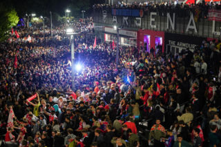 Arsenal mistrzem Anglii. Nocne szaleństwo na ulicach Londynu! Legenda też świętowała