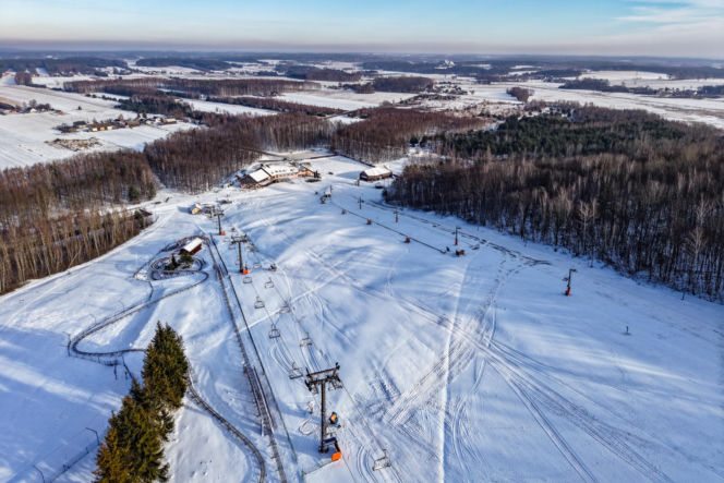 W Łódzkiem jak w Białce Tatrzańskiej. Góra Kamieńsk szykuje się na otwarcie sezonu