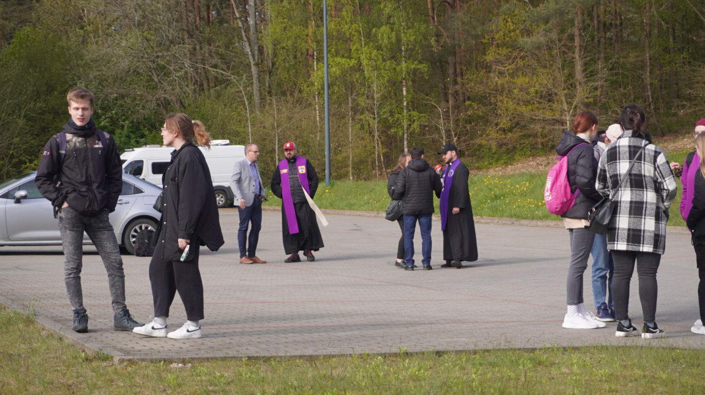 Pielgrzymka maturzystów 2024. 200 osób poszło do Gietrzwałdu modlić się o powodzenie na maturze [ZDJĘCIA]