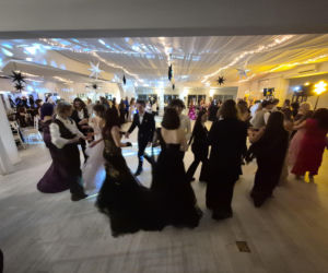 Bal pełen klasy i kreatywności. Tak bawili się maturzyści liceum plastycznego