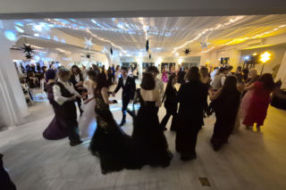 Bal pełen klasy i kreatywności. Tak bawili się maturzyści liceum plastycznego