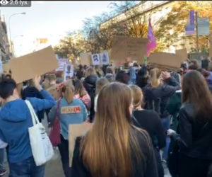 Strajk Kobiet w Łodzi: Protestujący idą ulicami miasta