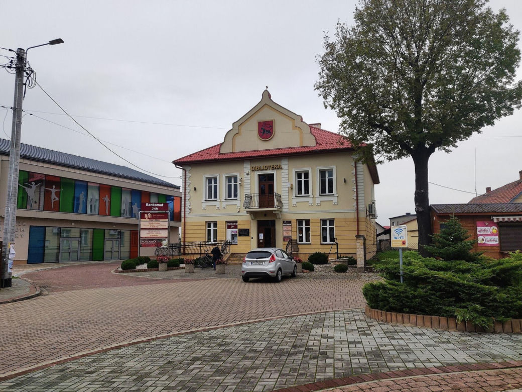 To jedno z najpiękniejszych miast w województwie małopolskim. Kiedyś było wsią, która należała do biskupów krakowskich