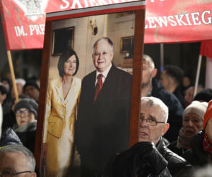Marsz Pamięci PiS przeszedł ulicami Warszawy. To już 16 lat po katastrofie smoleńskiej