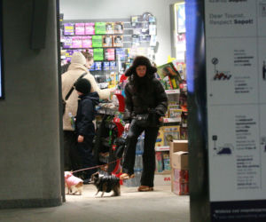 Marta Kaczyńska z synem na spacerze