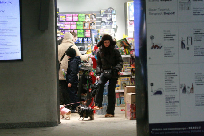 Marta Kaczyńska z synem na spacerze