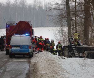 Poważny wypadek na Warmii i Mazurach. Lód paraliżuje region