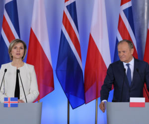 Tusk wyciągnął z marynarki prezent dla premier Islandii. Mój ojciec je uwielbia