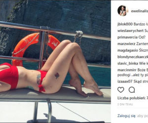 Ewelina Lisowska pływa w basenie