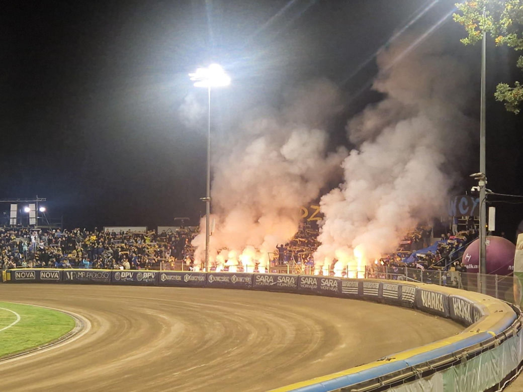 Race na stadionach żużlowych