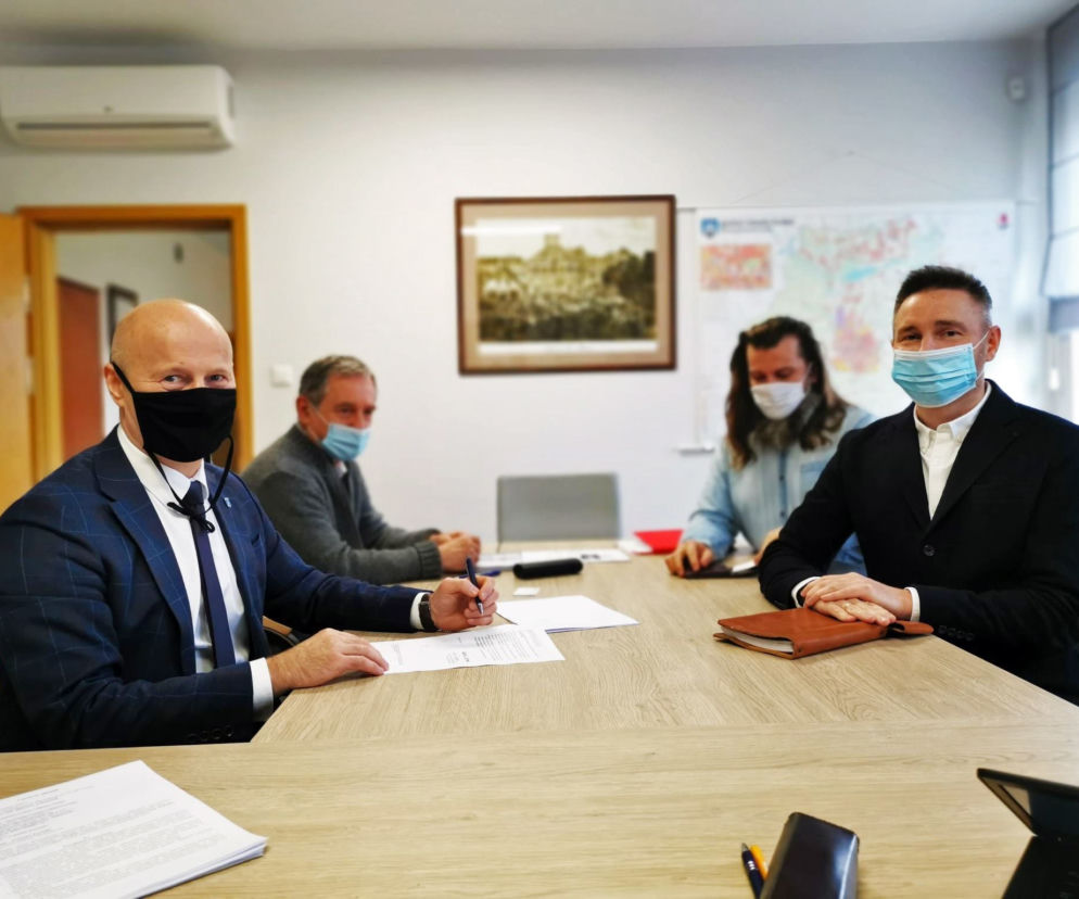 umowa dworzec grójec